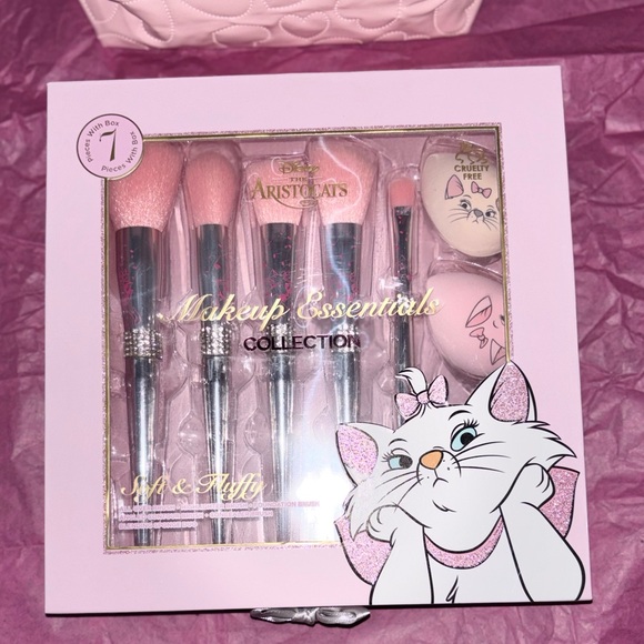 ARISTOCATS MAKEUP BUNDLE !! - Picture 9 of 14